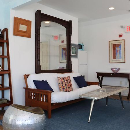 Tavern On The Bay Hotel - Frank Sinatra Suite 萨默斯点 外观 照片